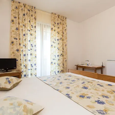 Apartment & Room Dinka, Krk Krk Town Exterior photo
